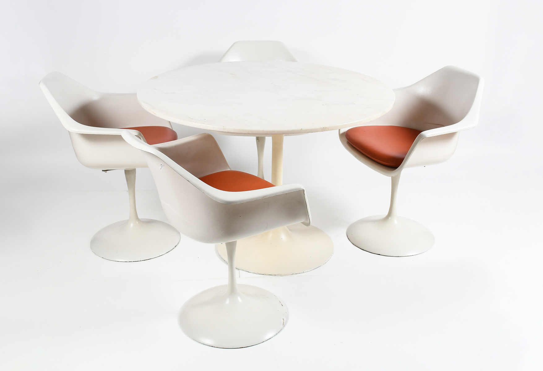 MID-CENTURY MODERN STYLE TULIP