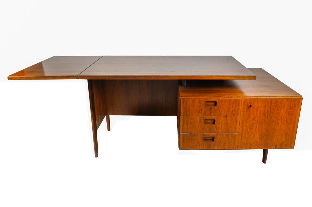 MID-CENTURY MODERN WALNUT DESKthe