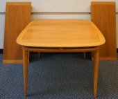 MID-CENTURY MODERN WALNUT EXTE