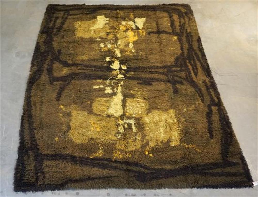 MID-CENTURY SHAG CARPET, 11 FT X