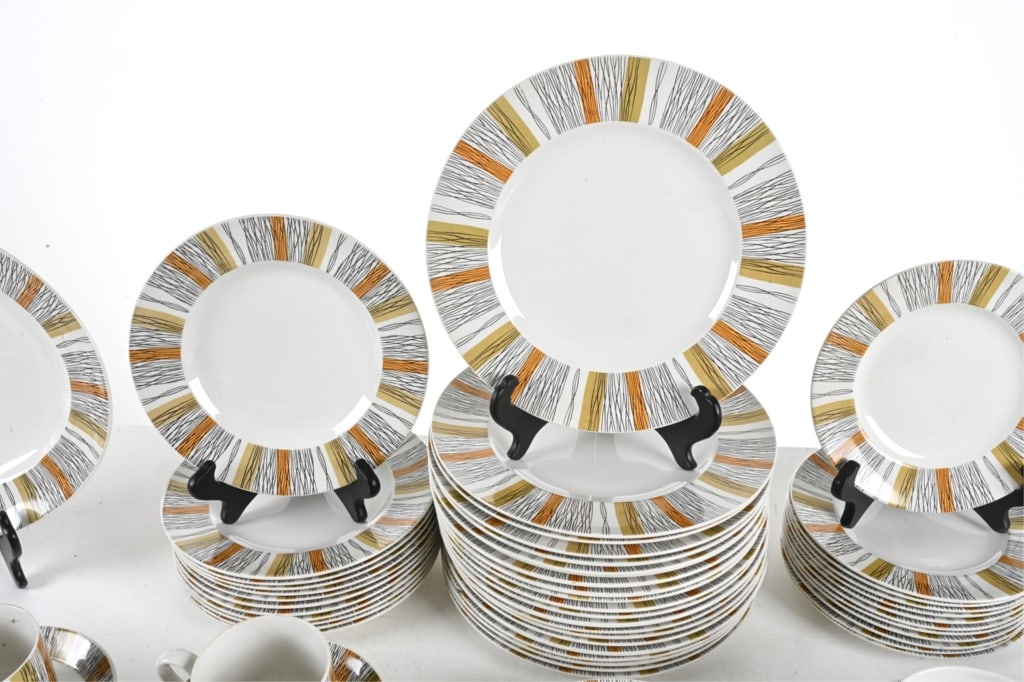 MID-CENTURY STAFFORDSHIRE MIDWINTER