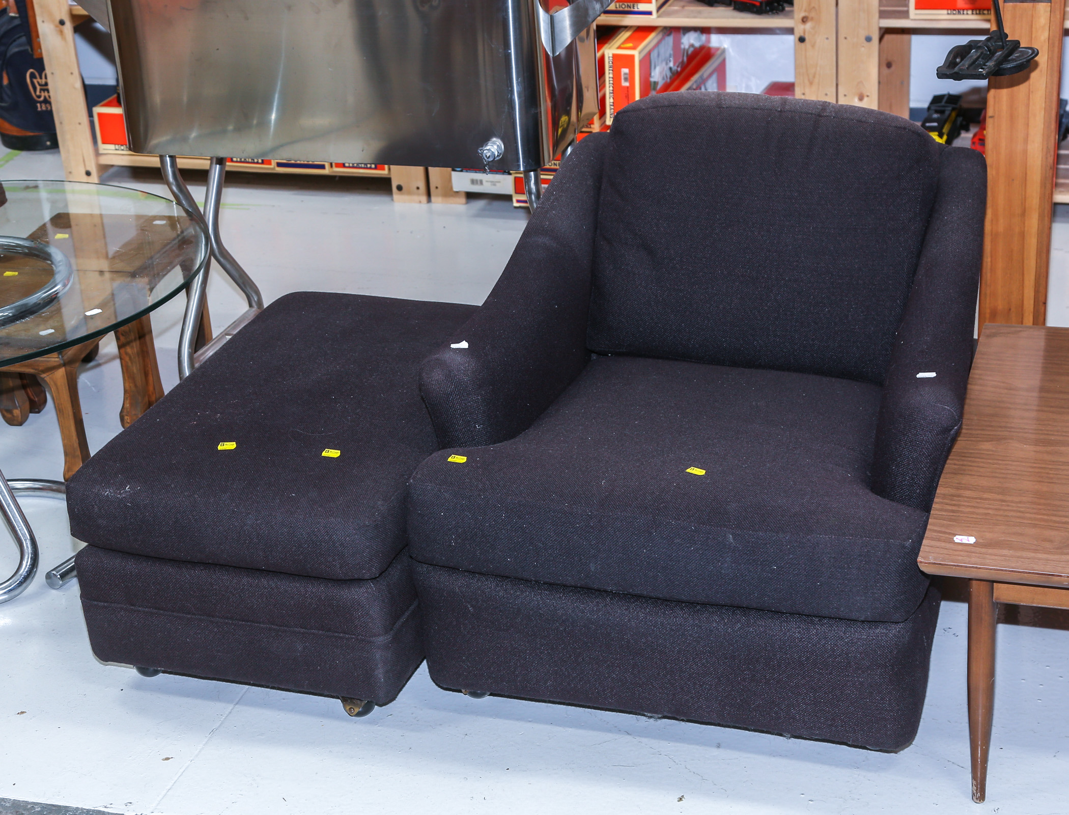 MID-CENTURY STYLE CLUB CHAIR WITH