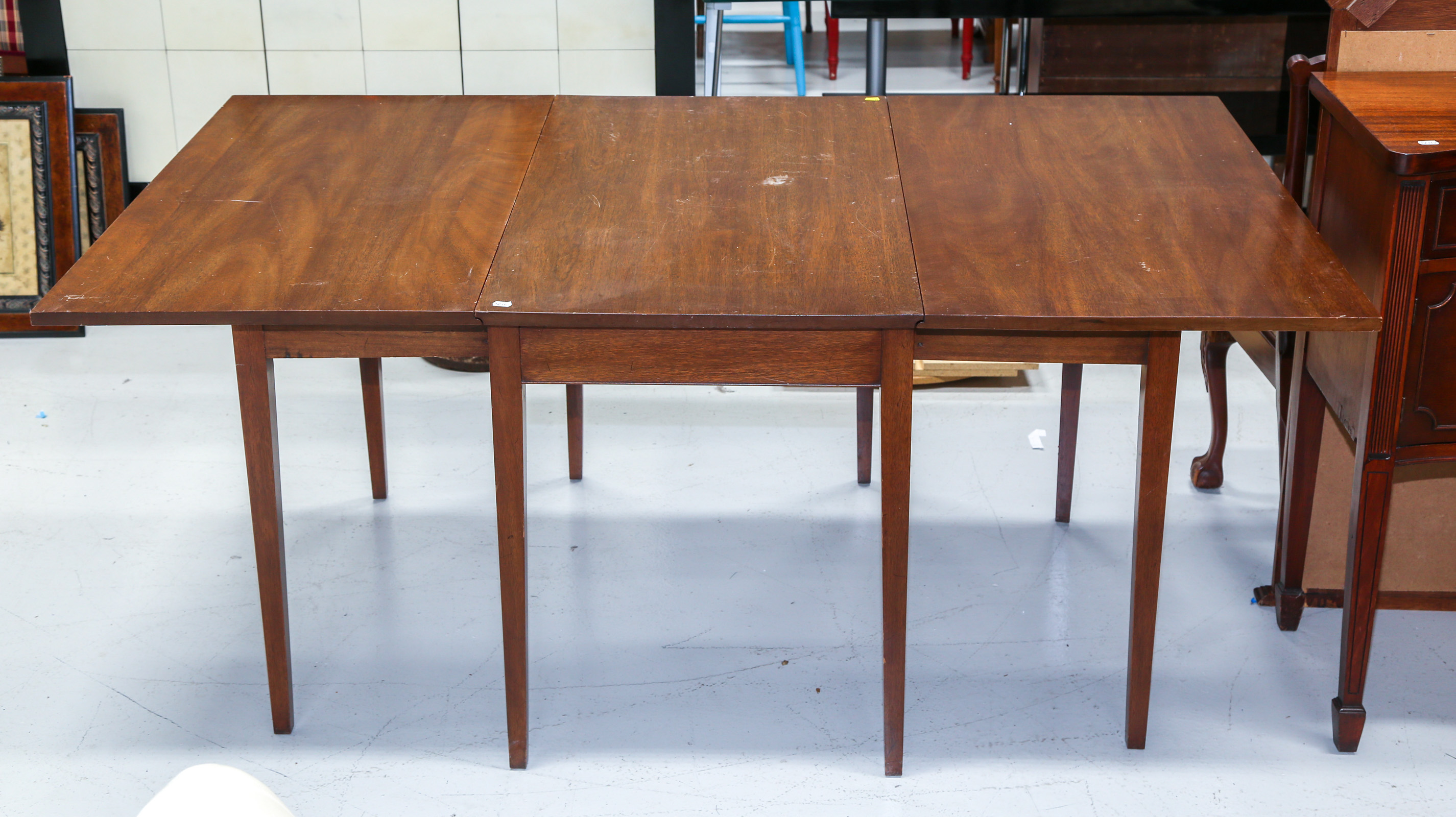 MID-CENTURY STYLE MAHOGANY DROPLEAF