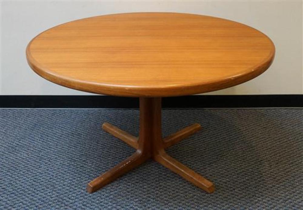 MID-CENTURY TEAK DINING TABLE