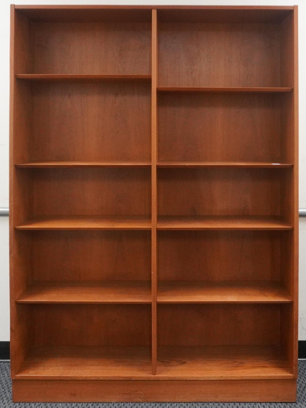 MID-CENTURY TEAK OPEN BOOKSHELF
