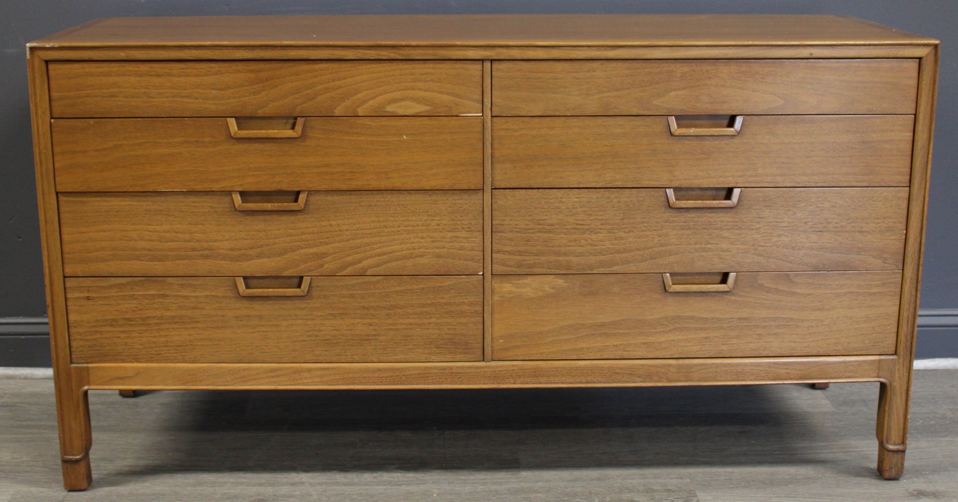 MIDCENTURY BLONDE WOOD DRESSER.