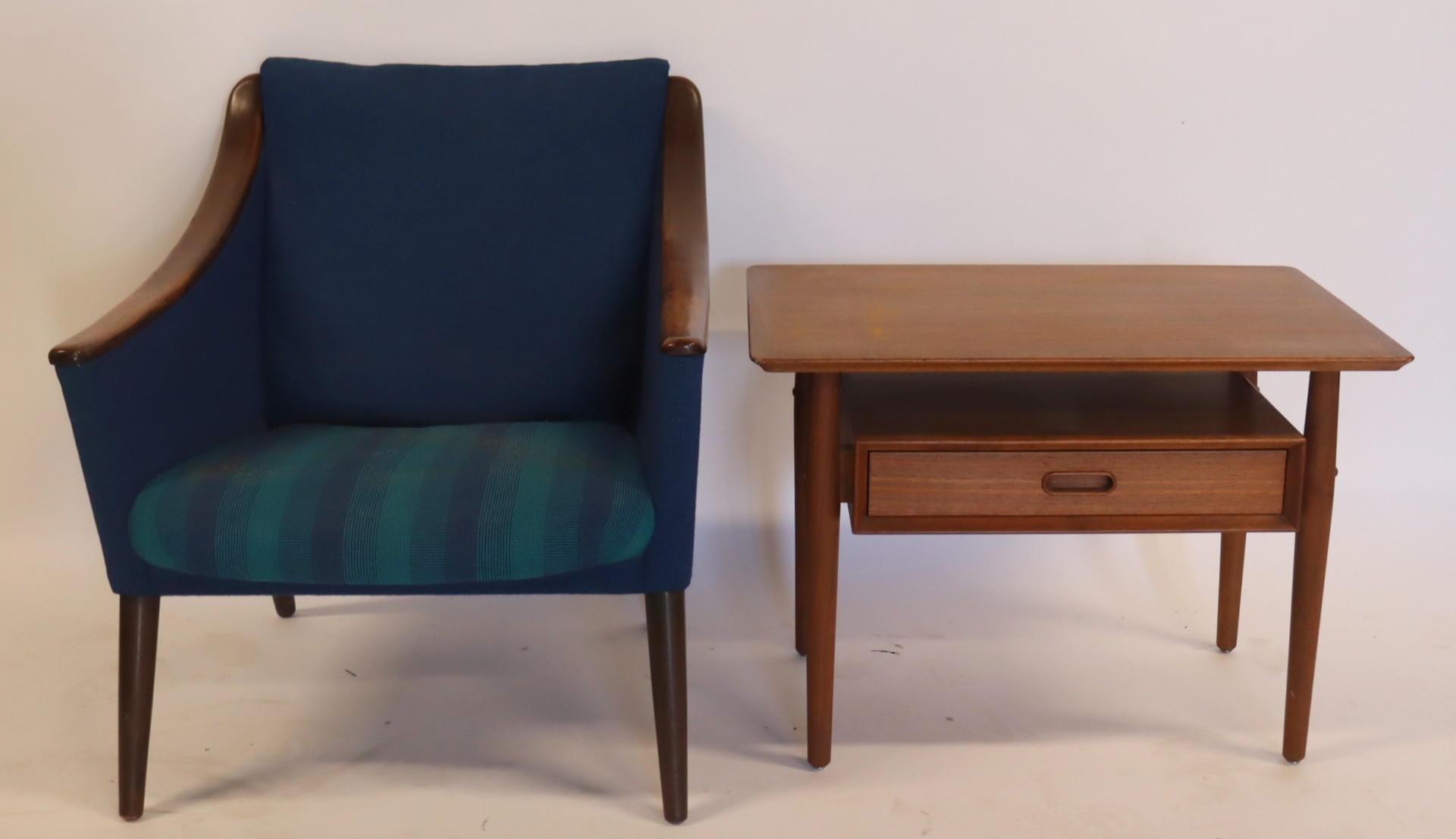 MIDCENTURY DANISH MODERN CHAIR &