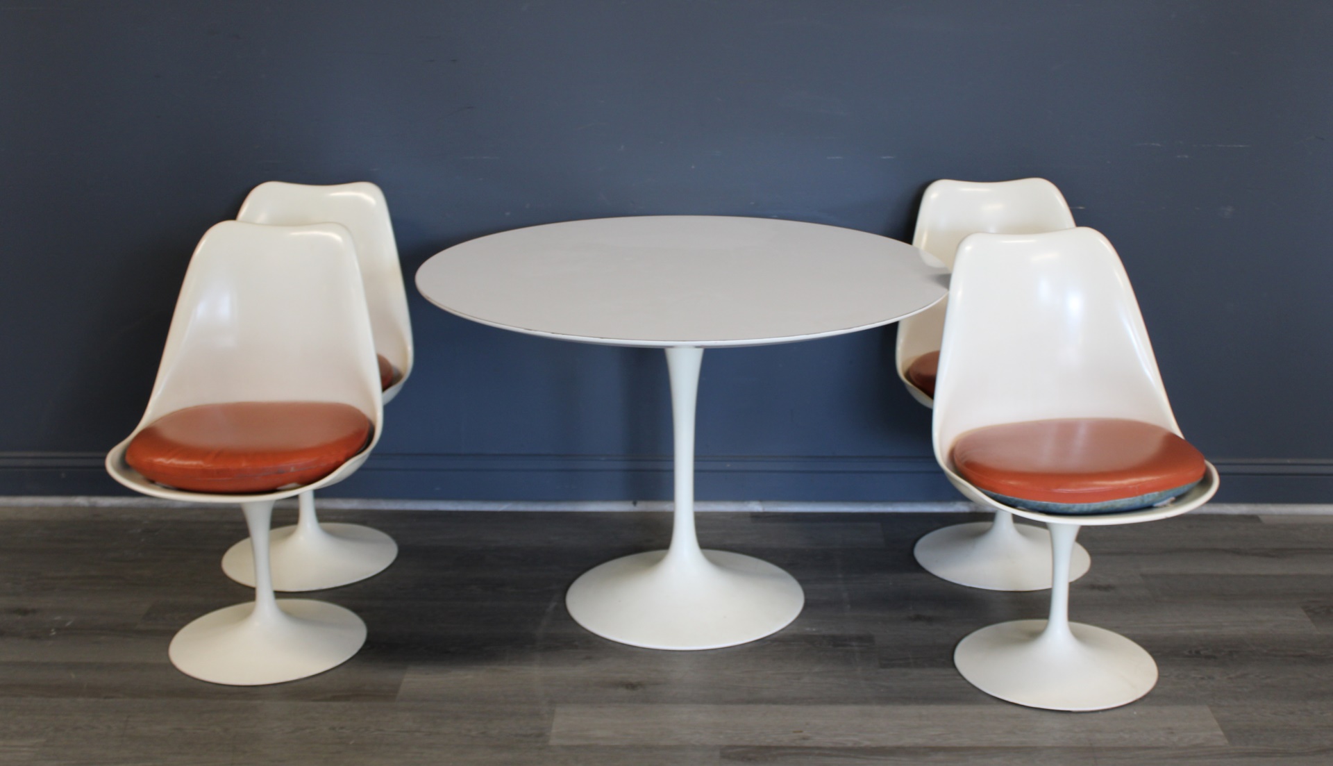 MIDCENTURY KNOLL SAARINEN TULIP