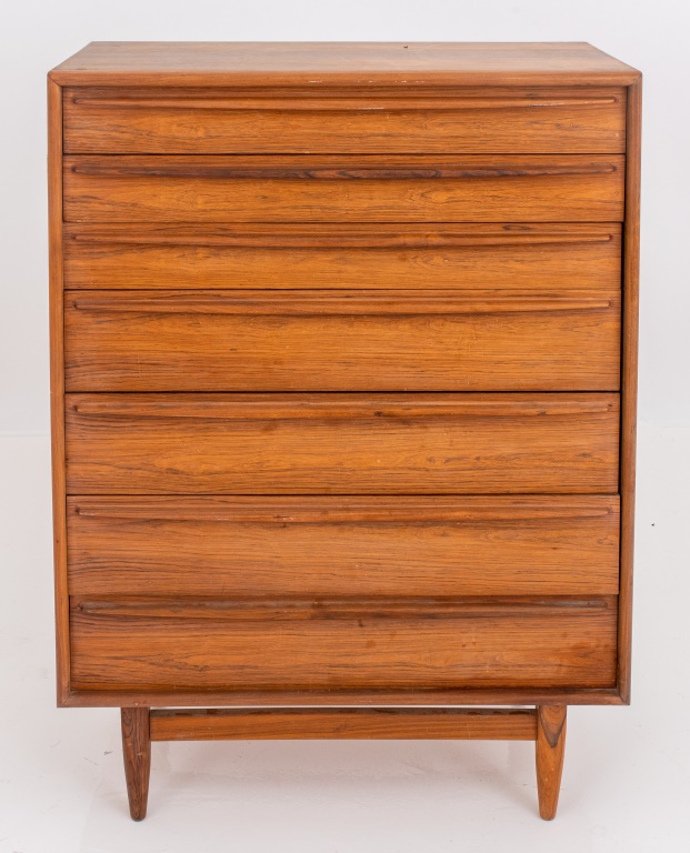 MIDCENTURY MODERN DANISH DRESSER