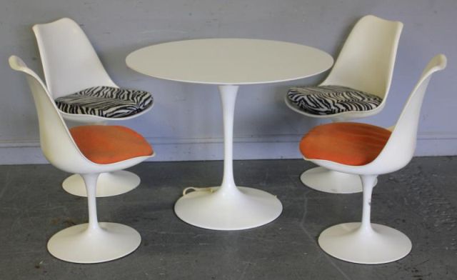 Midcentury Saarinen Tulip Table and