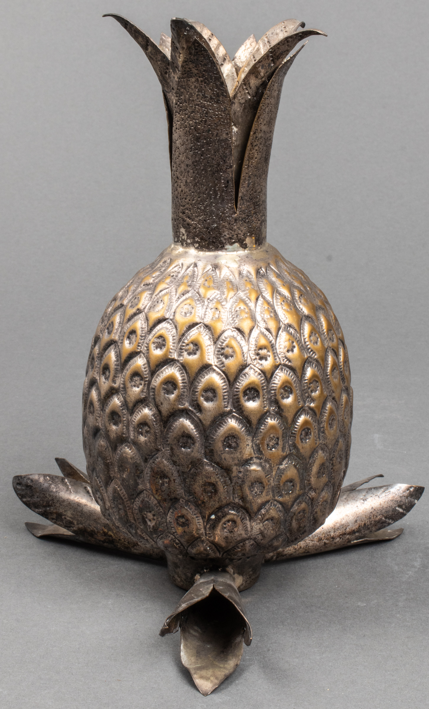 MIDDLE EASTERN METAL PINEAPPLE
