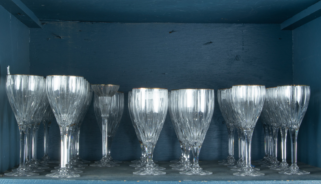 MIKASA GLASS SUITE OF STEMWARE IN