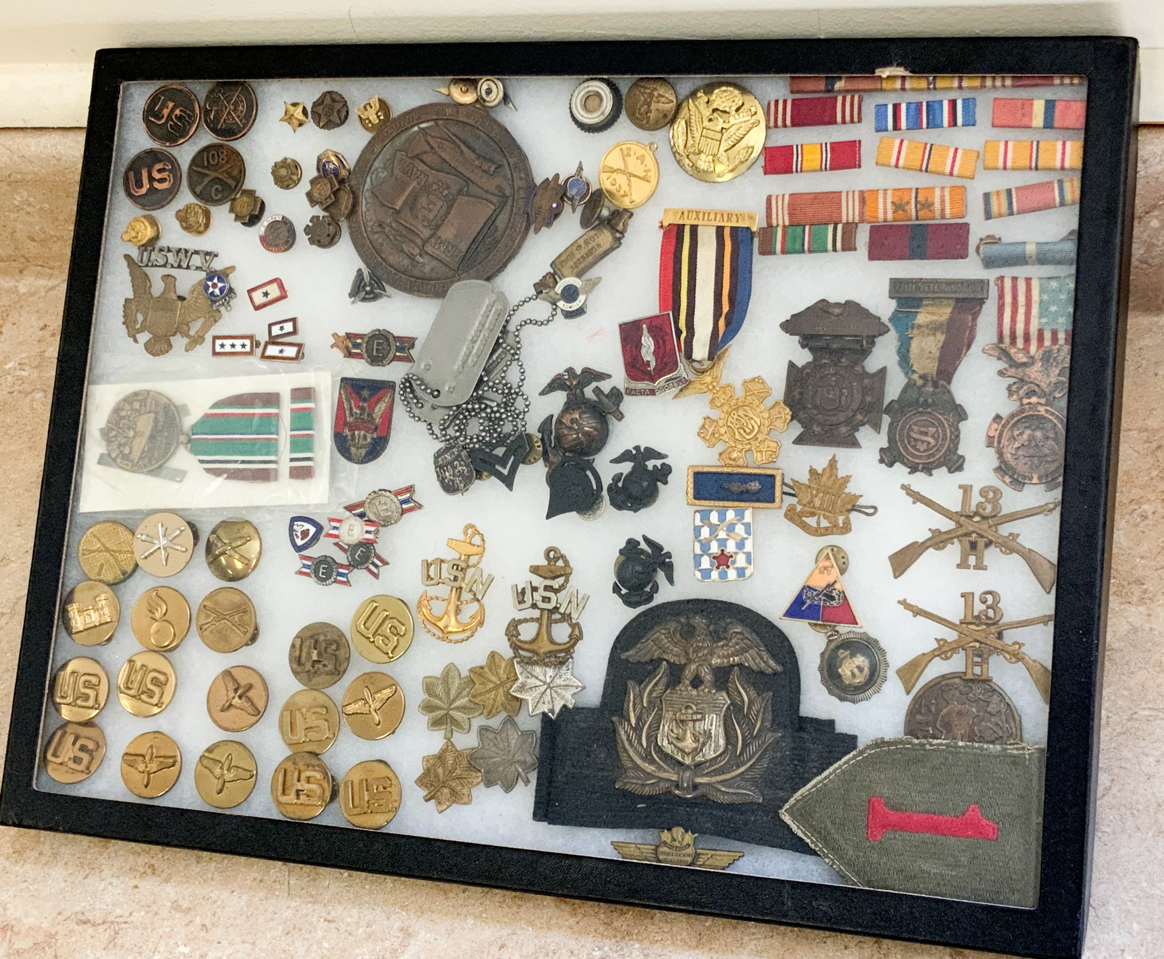 MILITARY PINS, BUTTONS & DOG TAGS