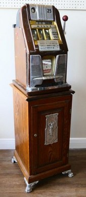 MILLS 25 CENT SLOT MACHINE ON
