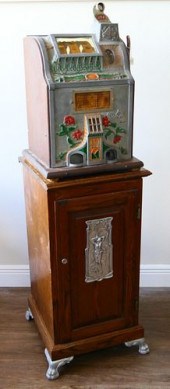 MILLS 25 CENT SLOT MACHINE ON
