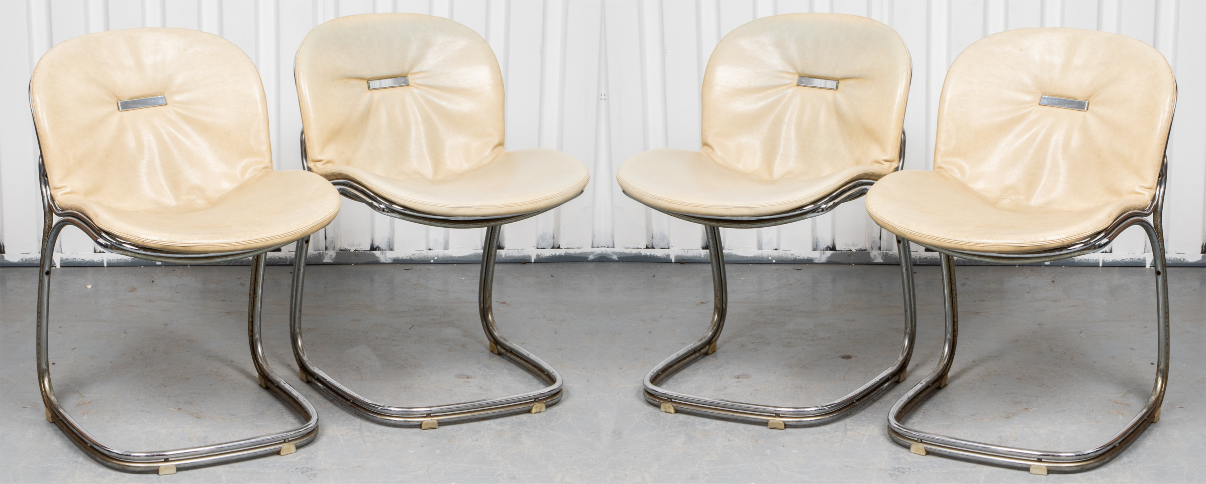 MILO BAUGHMAN STYLE UPHOLSTERED