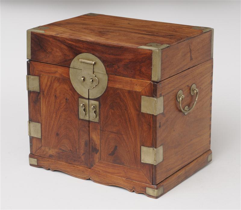 MING BAITONG-MOUNTED HUANGHUALI