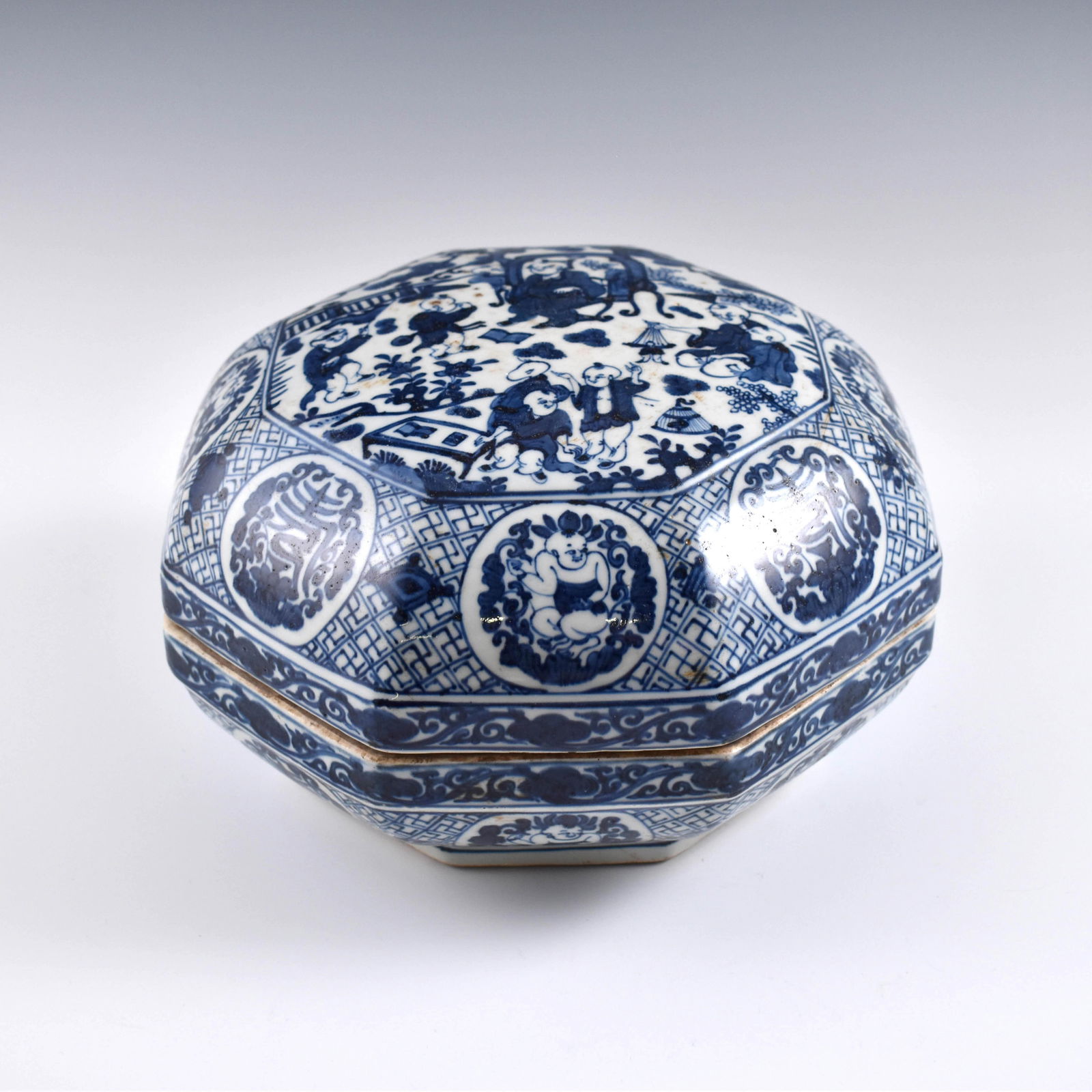 MING BLUE & WHITE WRAPPED FLORAL