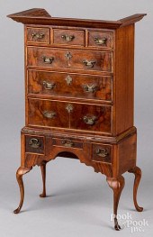 MINIATURE BURL VENEER QUEEN AN