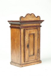 MINIATURE DECORATED SCHRANK.