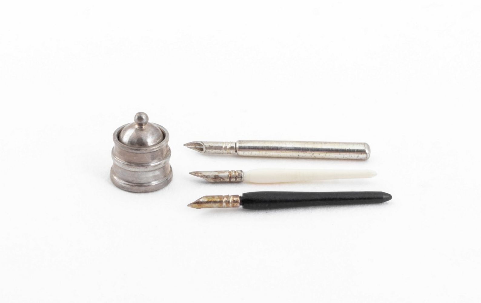 MINIATURE DOLLHOUSE WRITING SET,