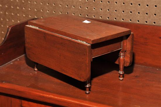 MINIATURE DROPLEAF TABLE.