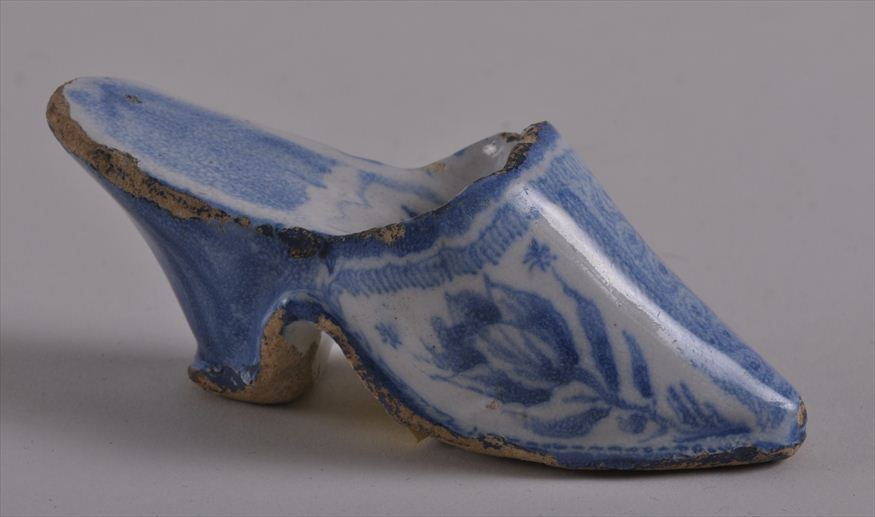 MINIATURE DUTCH DELFT BLUE AND
