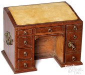 MINIATURE GEORGIAN MAHOGANY KN