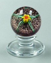 Miniature Kaziun pedestal pape