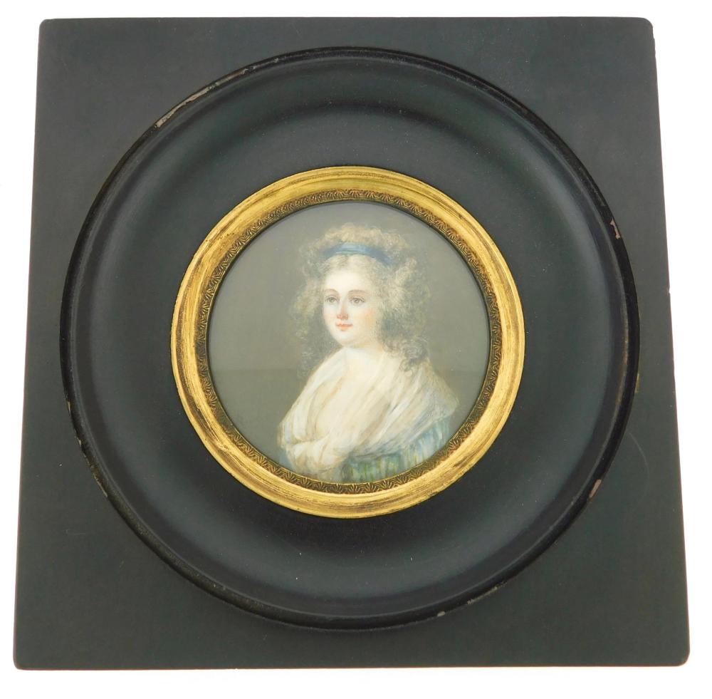 MINIATURE: WOMAN, ROUND SUPPORT,