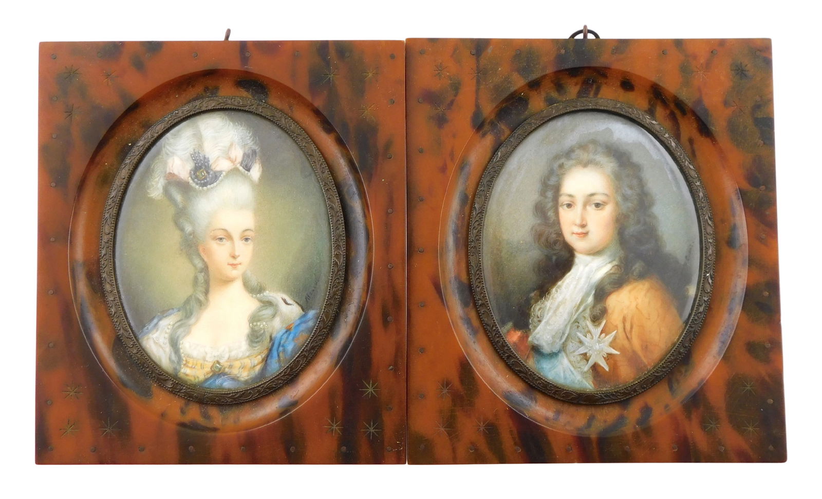 MINIATURES: PAIR OF NOBLES IN