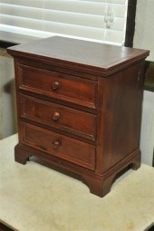 MINITURE CHEST OF DRAWERS. Mah