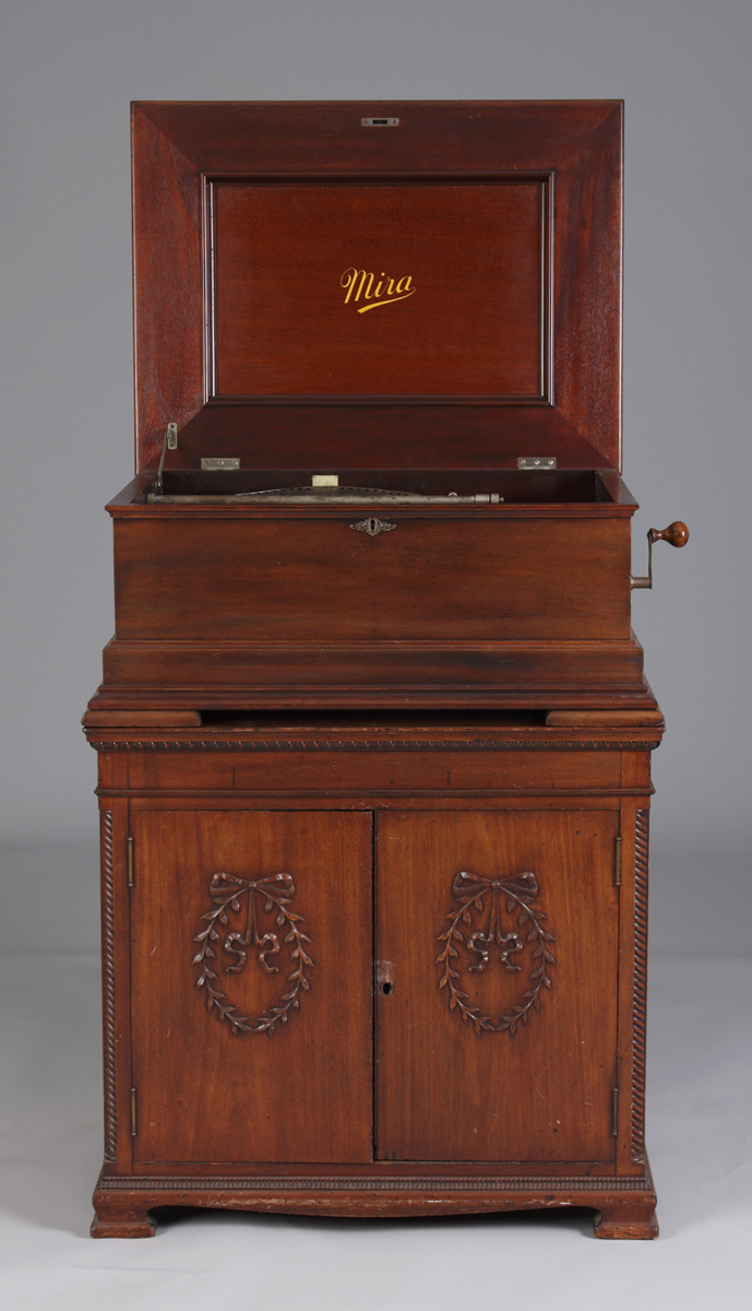 Mira Disc Music Box & Stand