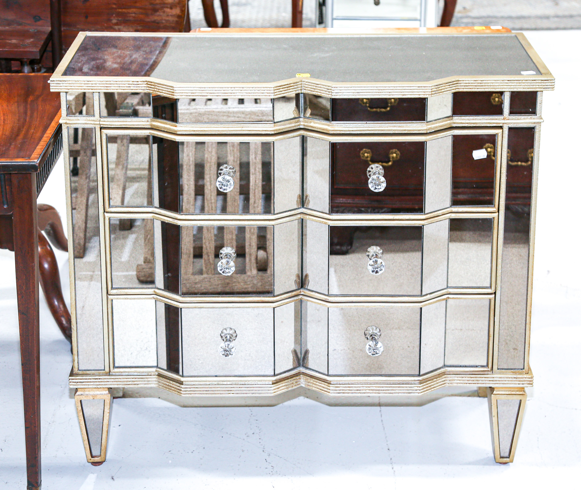 MIRRORED DRESSER Contemporary; 32