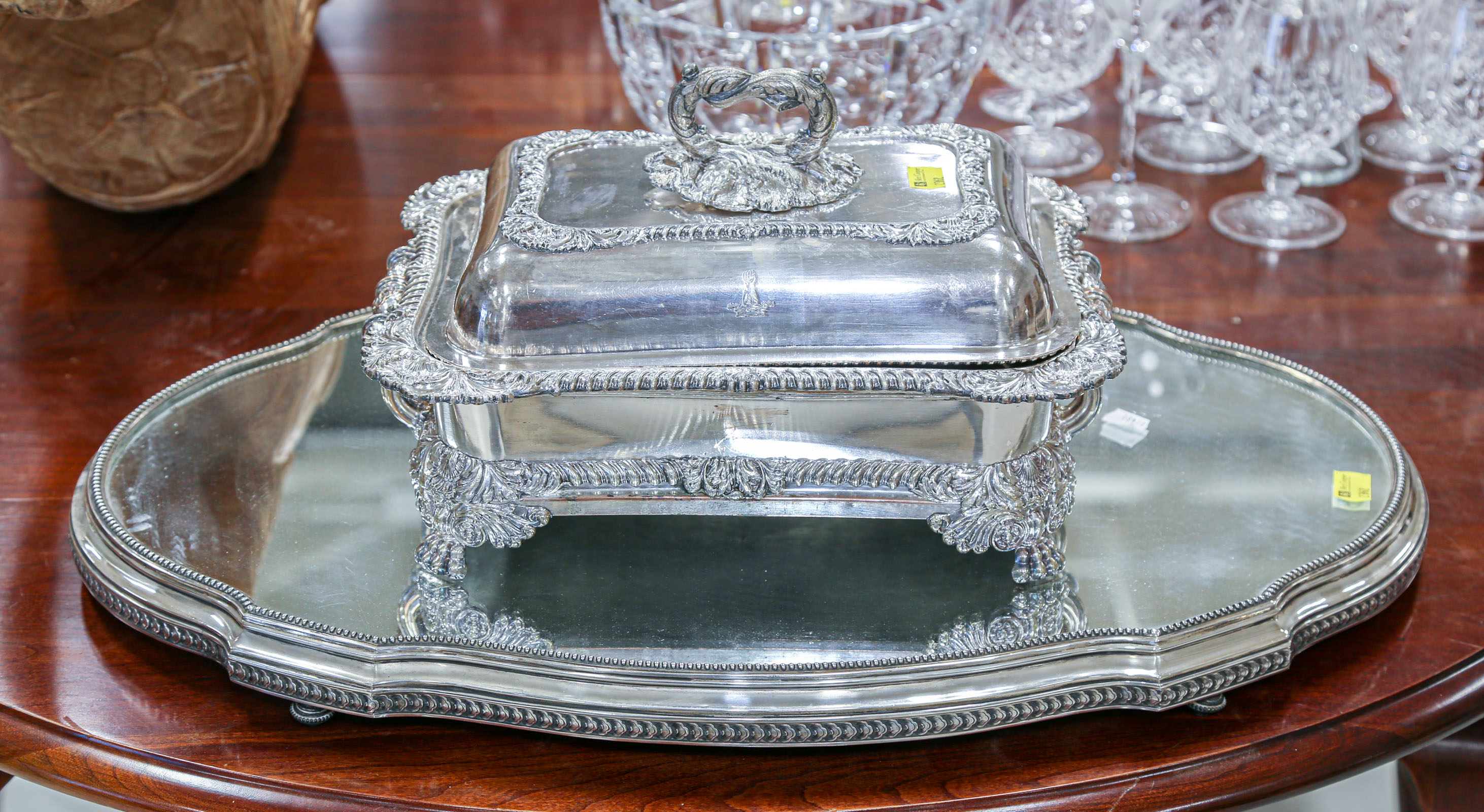 MIRRORED SILVER PLATE PLATEAU;