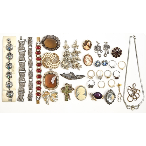 Miscellaneous costume jewellery,