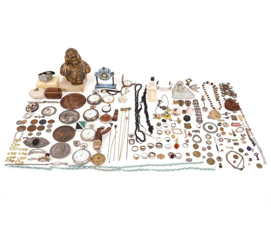 Miscellaneous costume jewelry to