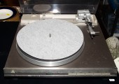 MITSUBISHI LT-22 TURNTABLE .