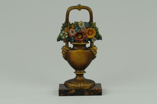 MIXED FLOWERS IN URN DOORSTOP B&H