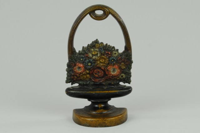MIXED FLOWERS IN URN DOORSTOP B&H
