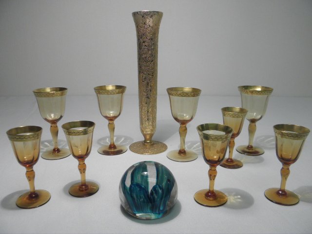 Mixed lot includes: vintage amber