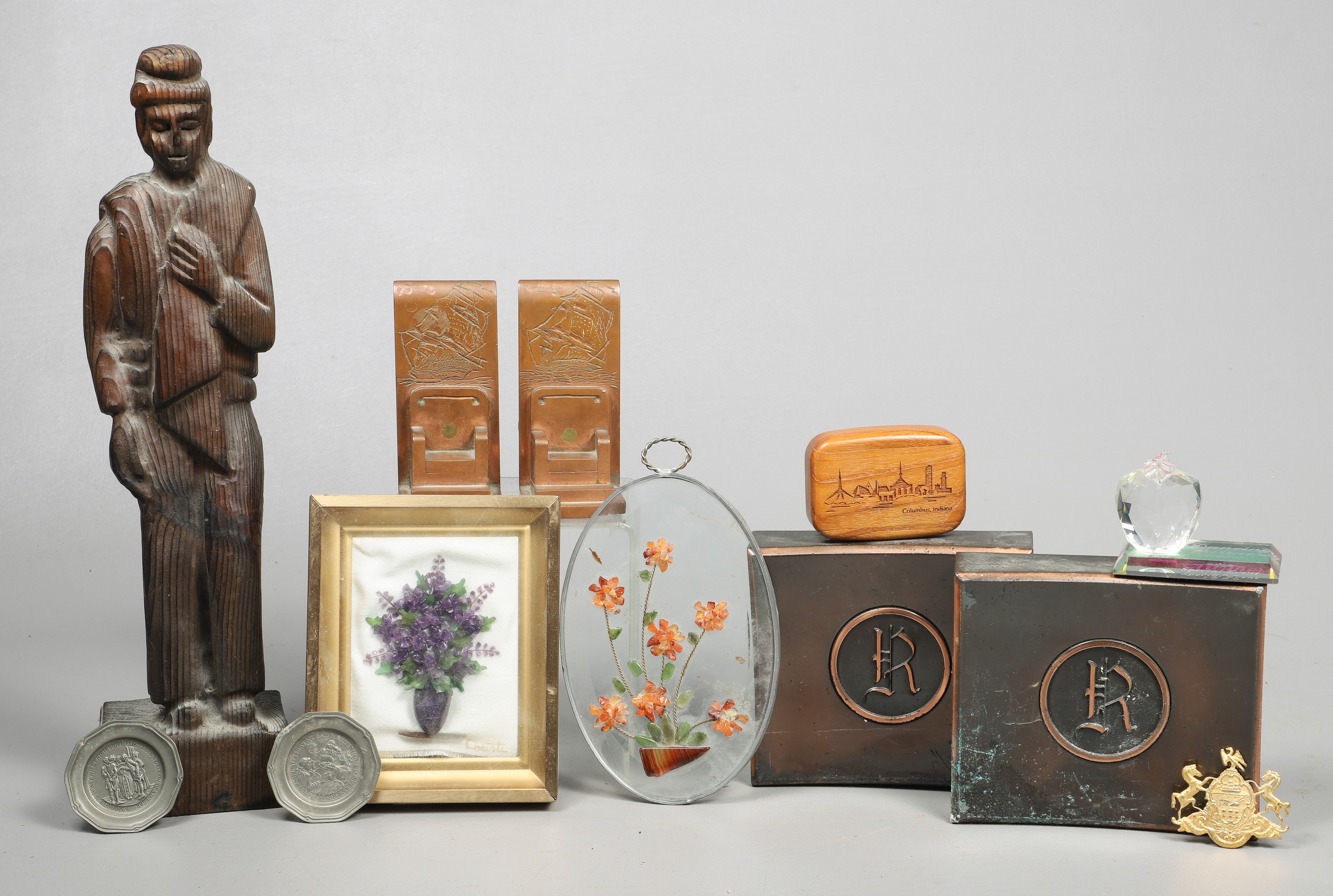 Mixed lot, including carved
