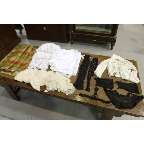 Mixed lot of French lace,