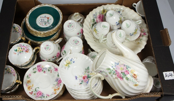 Mixed Tray comprising Royal Doulton