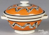 MOCHA EARTHWORM COVERED BOWL,