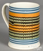 MOCHA MUG, WITH COMBED BANDSMo
