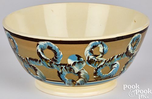 MOCHA PEARLWARE EARTHWORM BOWL,