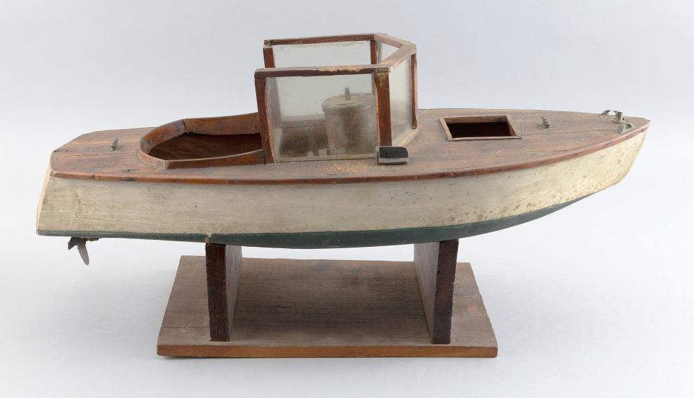 MODEL OF A MOTOR BOAT FIRST HALF OF
