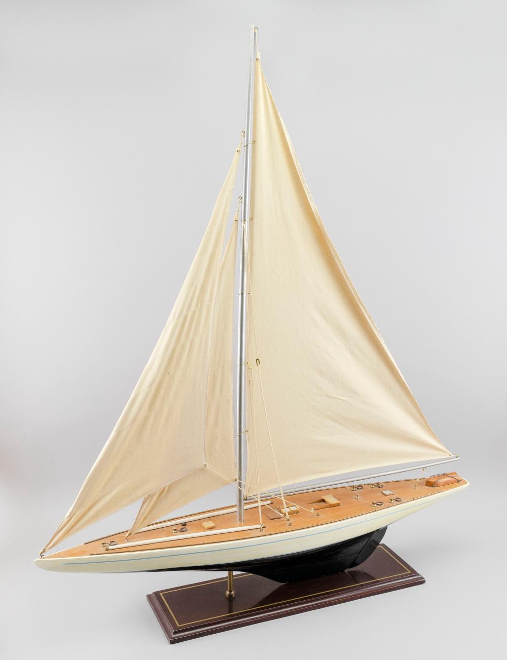 MODEL OF THE SAILBOAT