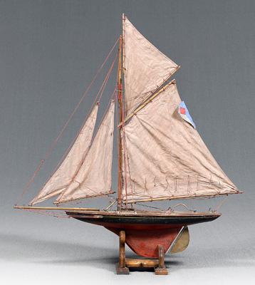 Model of yacht, single-masted